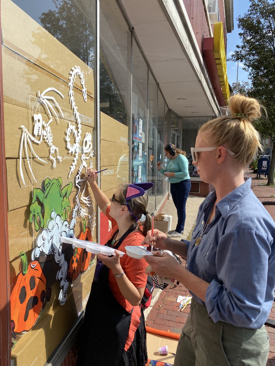 arlingtonmagov's tweet photo. #ArlingtonMA artist painting storefronts in the Heights today. Come check out their work today and all month. #SupportLocal #ShopArlingtonFirst https://t.co/tjaLFdZFD1