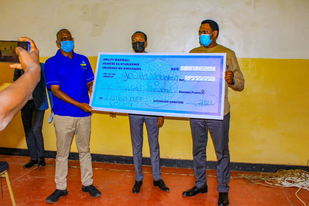 kimisagaraRyvcp's tweet photo. YVs ba @Kimisagara_Sect bishyuriye ubwisungane mu kwivuza abaturage 200. Ni igikorwa cyitabiriwe na #DEA @EmmyNGABONZIZA1 #DPCEO IP M.Schadrack, #ES w'umurenge wa Kimisagara na Vice Coord. wa @NyarugengeV @KWIZERABertin1.
#VolunteersMonth
@AbdallahMurenzi
@gatjmv
@RSSB_Rwanda https://t.co/hHDN3f91Sz