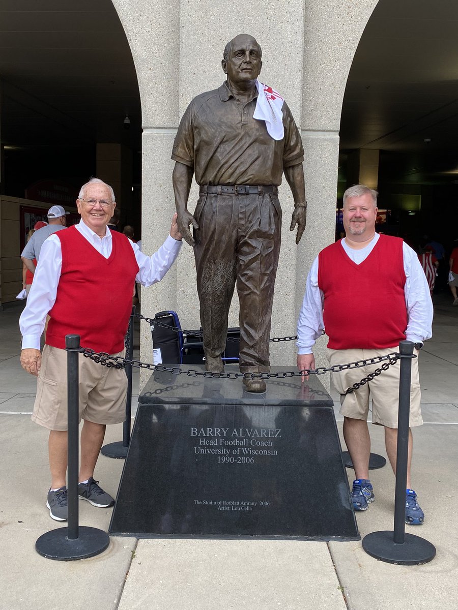 jlcrph's tweet photo. Thank You Barry Alvarez!!!
#Badgers #OnWisconsin #BarryAlvarezField https://t.co/2f4lOA7p3D