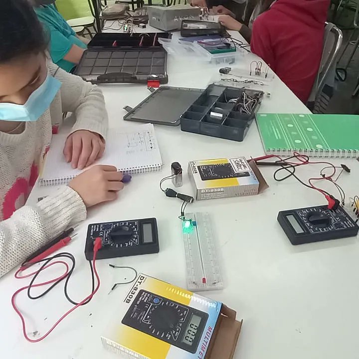 probotschool's tweet photo. Cada clase, mucho disfrute #probotschool #Robotics #coding #gaming #designe ❤️👾🎮🕹️🤖 https://t.co/Txnr2XGeNt