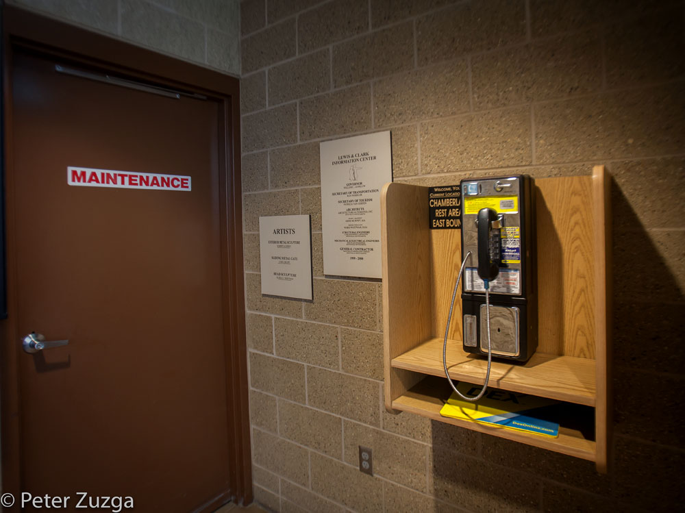 PeterZuzga's tweet photo. Found one in Chamberlin, SD, on the way home yesterday. #PayPhone https://t.co/AqQQnupPmV