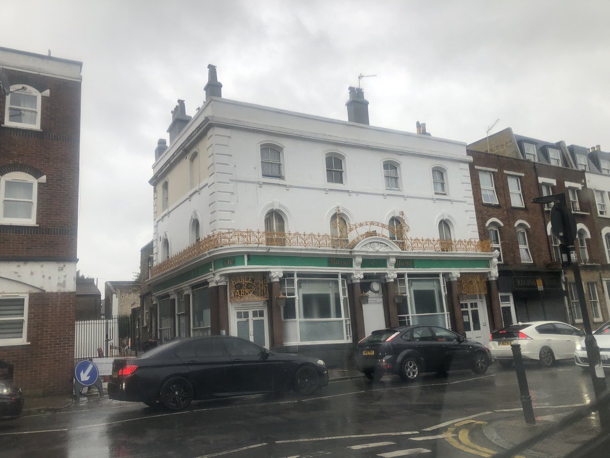 sturgios's tweet photo. The Hanley Arms, Holloway. Dates to 1820s. Now a masjid. #deadpubs https://t.co/Y51JcVJyzN