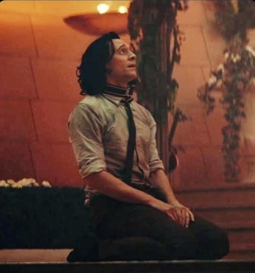 Loki Laufeyson (Parody|Fake) (@boundmischief) on Twitter photo 