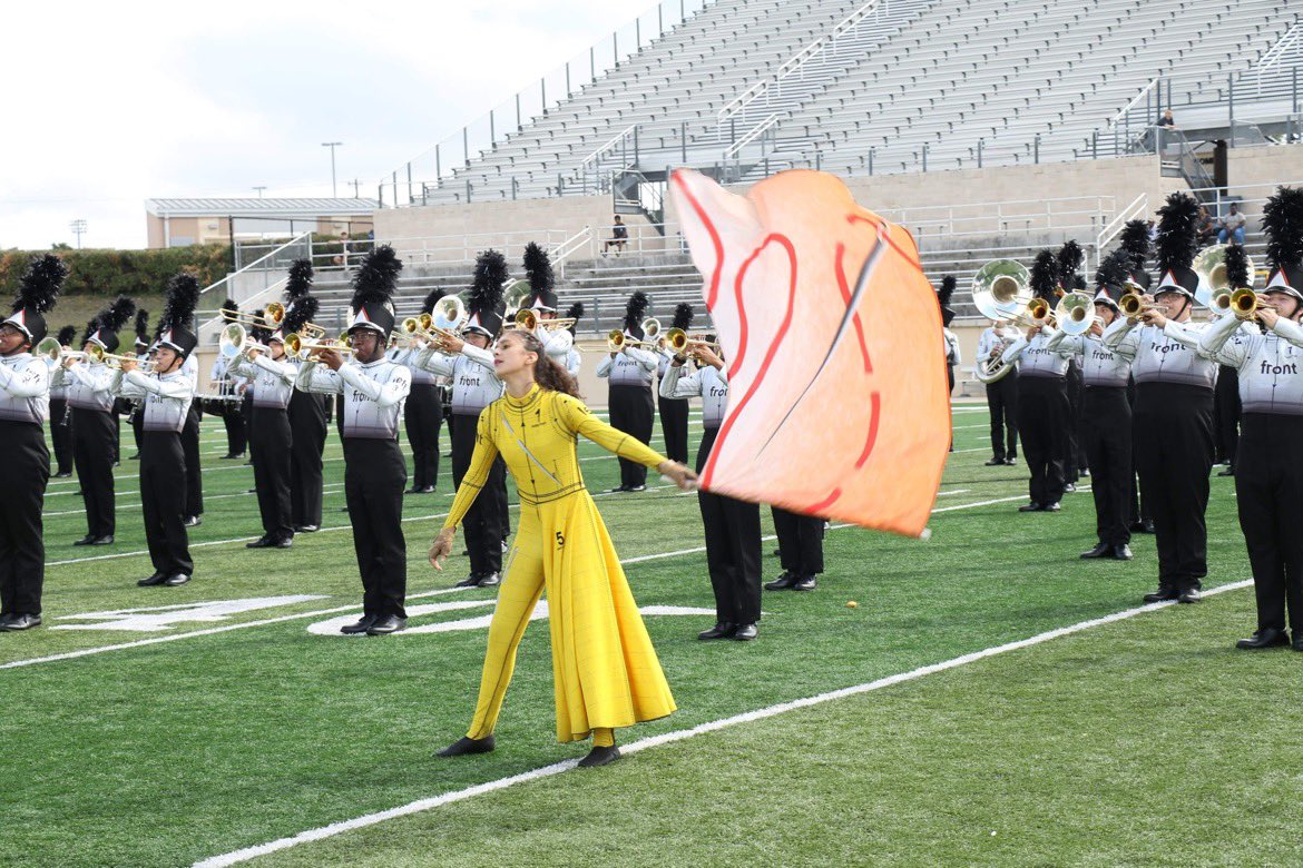 Nice showing from Hutto HS Band! 💛 <a href="/HuttoBand/">Hutto Band</a>