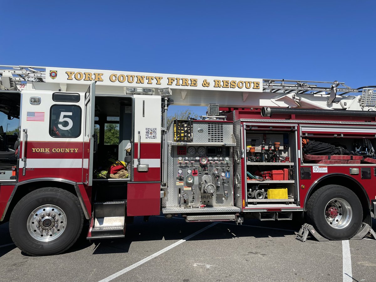 Lowes0632's tweet photo. So excited to have Station 5 out here to help out with our Fire Safety event! Thank you first responders! #BuildThanks @BlueBoxR1 @D899_RVA https://t.co/pzKab7Qzmw