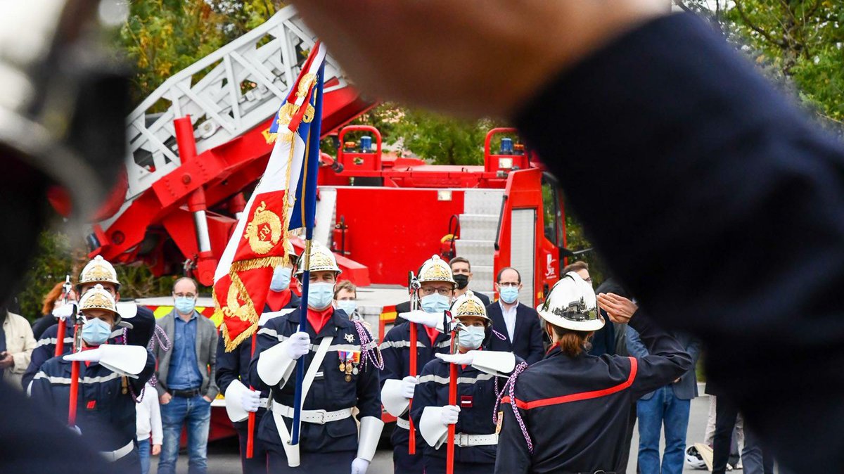 sdis86's tweet photo. #JNSP2021
🚒 Qu'ils soient officiers, sous-officiers, caporaux ou sapeurs

👩‍🚒 Féminin ou masculin 👨‍🚒

🚨  Professionnels ou volontaires

👏🏼🙏🏼 Un grand merci aux sapeurs-#pompiers de la #Vienne86 mais aussi ceux des autres départements de #France pour leur #engagement au quotidien https://t.co/nUQF1UcAOO