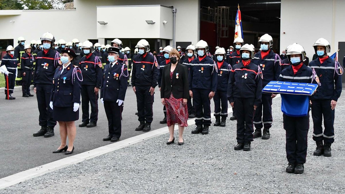 sdis86's tweet photo. #JNSP2021
🚒 Qu'ils soient officiers, sous-officiers, caporaux ou sapeurs

👩‍🚒 Féminin ou masculin 👨‍🚒

🚨  Professionnels ou volontaires

👏🏼🙏🏼 Un grand merci aux sapeurs-#pompiers de la #Vienne86 mais aussi ceux des autres départements de #France pour leur #engagement au quotidien https://t.co/nUQF1UcAOO