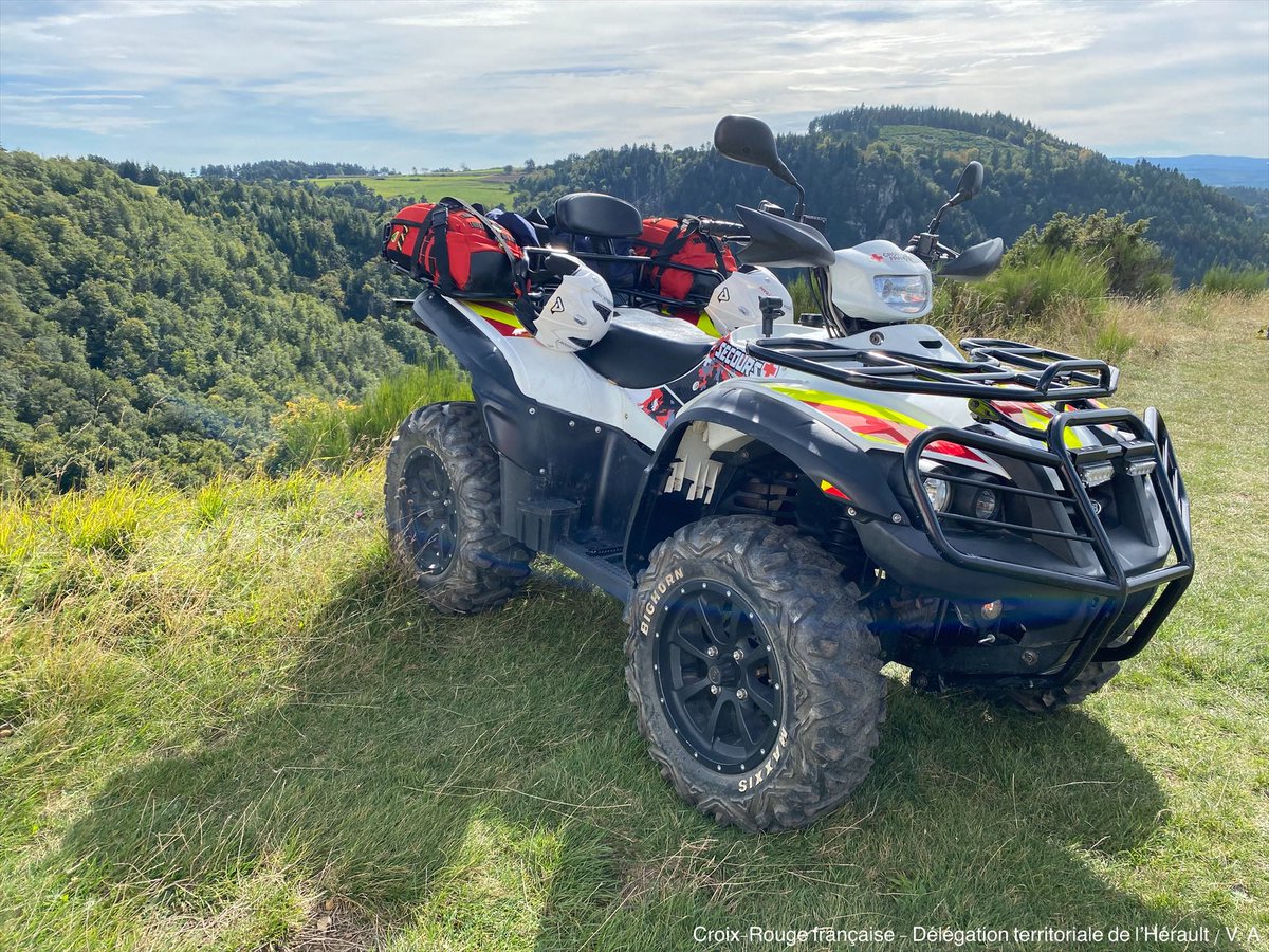 CroixRouge34's tweet photo. #Secours ▶️ 📸 Un bon bol d’air frais pour notre équipe spécialisée « quad ». Aujourd’hui elle était engagée en renfort de @CroixRougeRhone dans la #HauteLoire sur le #TrailDeStJacques. https://t.co/L0T4ewvWgR