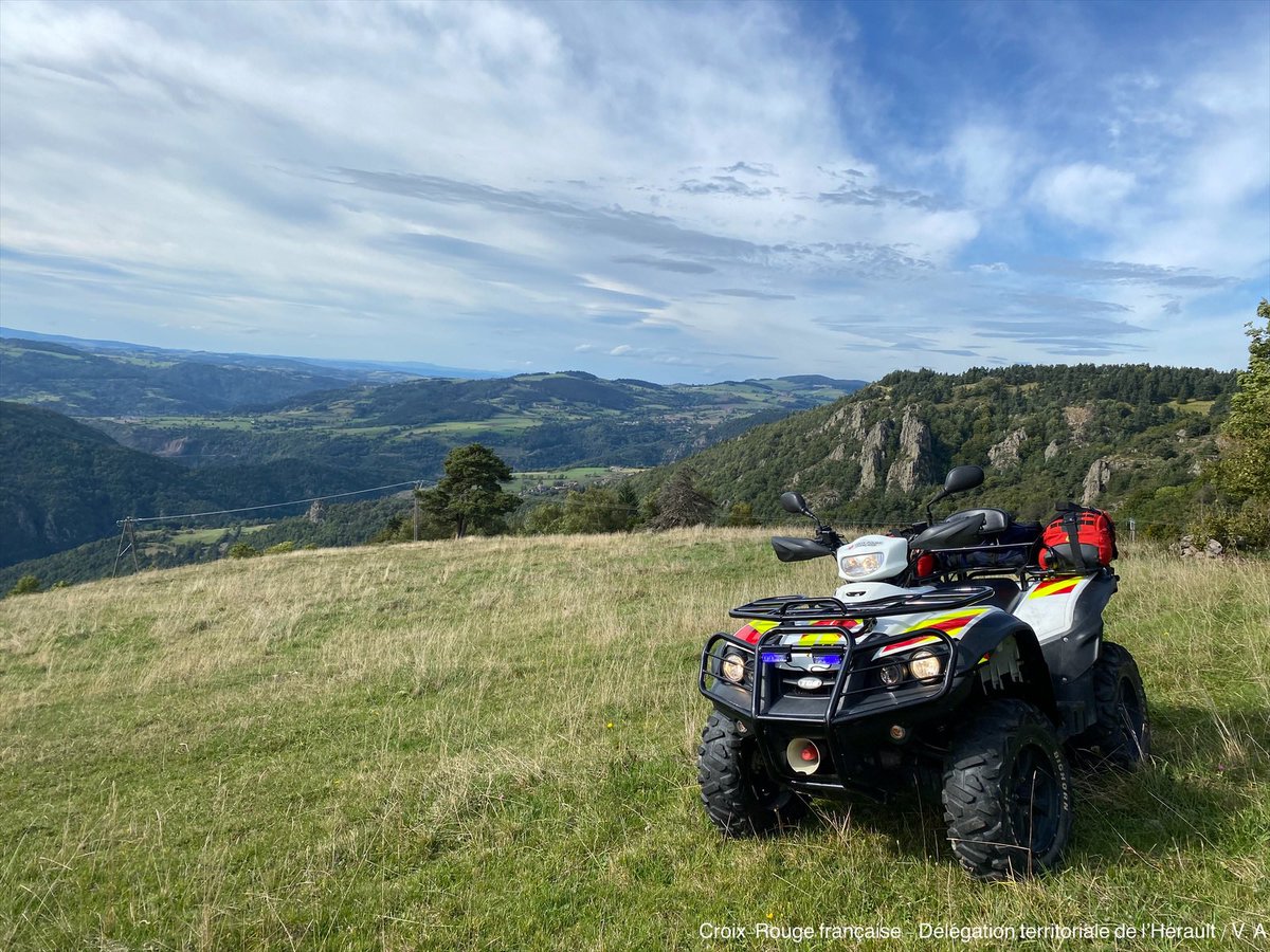 CroixRouge34's tweet photo. #Secours ▶️ 📸 Un bon bol d’air frais pour notre équipe spécialisée « quad ». Aujourd’hui elle était engagée en renfort de @CroixRougeRhone dans la #HauteLoire sur le #TrailDeStJacques. https://t.co/L0T4ewvWgR