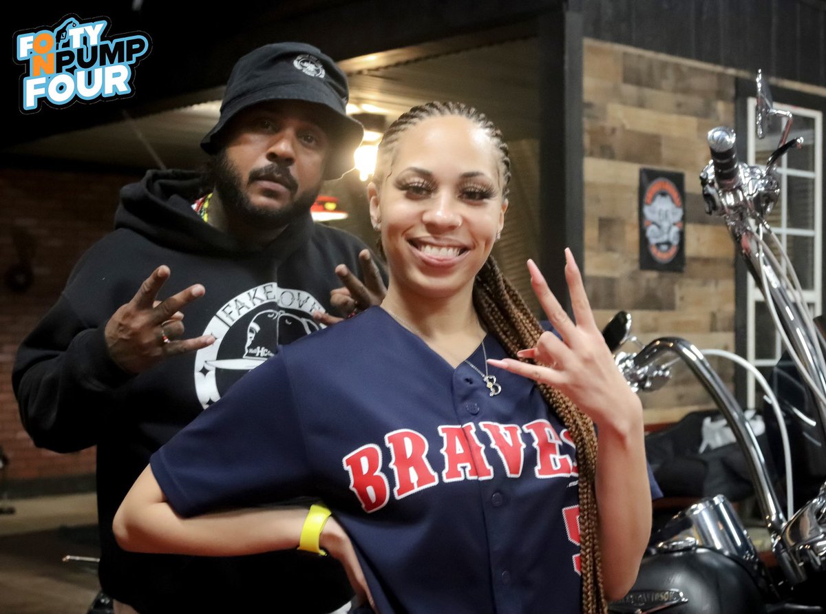 oneyoungbreezy's tweet photo. throwing up the E’s to let em know we in here 🗣  
@40onpump4 pulled up on 1/2 of the historic YoungBloodz @seanpaul_YBZ. 

New episode drops today, subscribe to our channel for more superstars: https://t.co/FOyIvMF59d https://t.co/q3KjNDuAPB