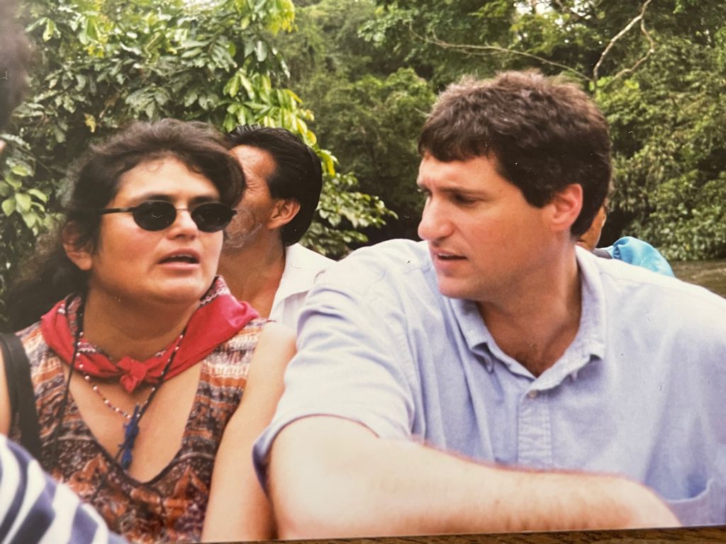 SDonziger's tweet photo. We live in a world where a lawyer can spend decades helping Indigenous peoples hold an oil company accountable for flagrant crimes and be forced into prison, while corporate leaders whose decisions kill thousands have impunity.

Photo from the 1990s in Ecuador's Amazon. https://t.co/4WQt7gvZhb