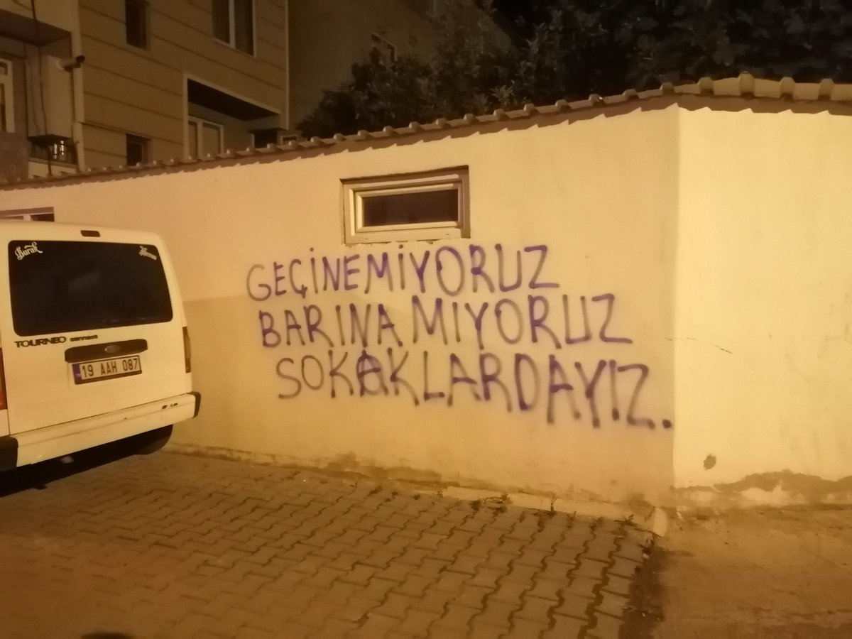 Samsun Öğrenci Dayanışması olarak sesimizi, sözümüzü her yerden yükseltmeye devam ediyor; herkesi dayanışmayı Türkiye'nin her yerine dağıtmaya çağırıyoz.
'Yurtsuzlar saraylarınızı işgal edecek.'
@yurtsuzlar_