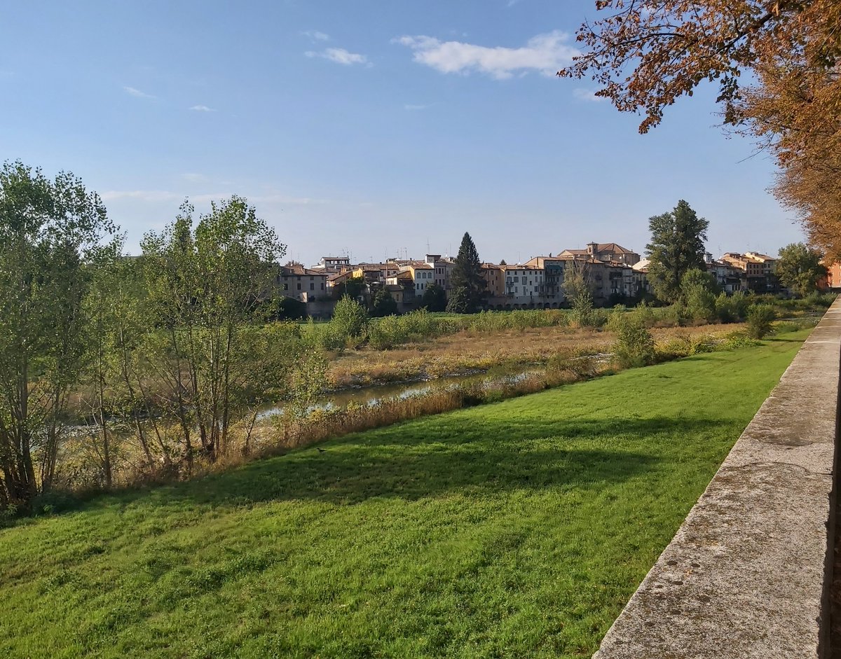 Ascoltando  la voce lenta  del cielo e delle  stagioni....