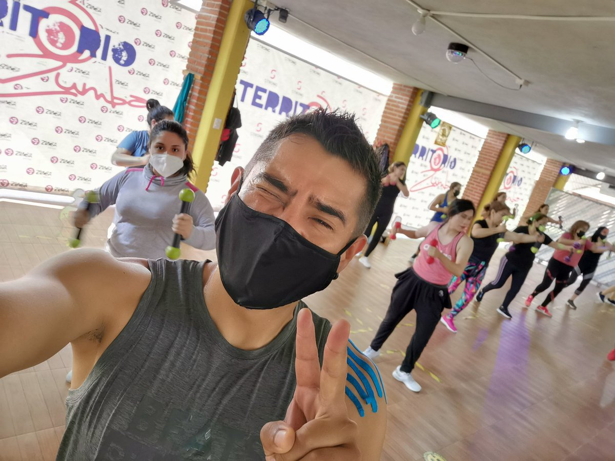 Jorge_Rondero's tweet photo. Esto fue un buen #pachangon con @Emmanuell_Zam y pues yo quien mas!!
#gracias
#alextatoo #chilangostyle #zumbacommunity #zumbainstructor #zumbatlaxcala #zumbaworkout #zumbainstructornetwork #toning #zumbatoning https://t.co/tFl34w3MkZ