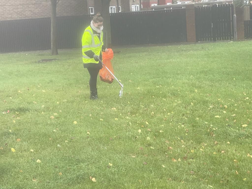 HeathThatto's tweet photo. Your Thatto Heath Labour team were out this morning litter picking down Elephant Lane and around Platts field. 

We're out the first Saturday of every month, why don't you join us! 🚯🗑️ https://t.co/lNOOLLh0pY