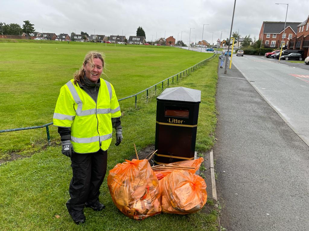 HeathThatto's tweet photo. Your Thatto Heath Labour team were out this morning litter picking down Elephant Lane and around Platts field. 

We're out the first Saturday of every month, why don't you join us! 🚯🗑️ https://t.co/lNOOLLh0pY