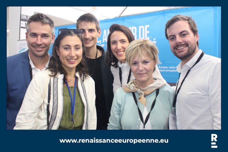 VTrillet_Lenoir's tweet photo. Pour #5ansdeplus et encore plus d’#Europe avec @EmmanuelMacron,
la délégation @Renaissance_UE unie au #CampusMajo d’Avignon autour de @ThierryBreton, de nos ministres, de nos adhérents @enmarchefr et majorité présidentielle et de nos chers @JeunesMacron https://t.co/ovApIfVO1M