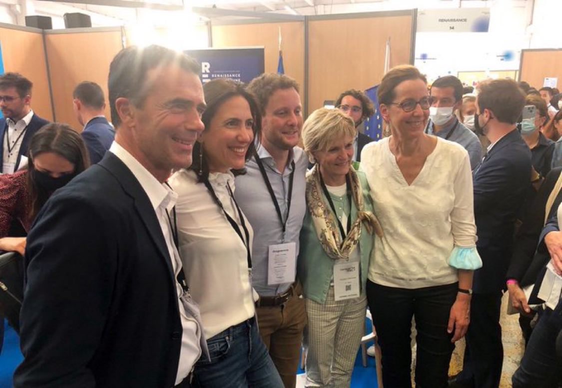 VTrillet_Lenoir's tweet photo. Pour #5ansdeplus et encore plus d’#Europe avec @EmmanuelMacron,
la délégation @Renaissance_UE unie au #CampusMajo d’Avignon autour de @ThierryBreton, de nos ministres, de nos adhérents @enmarchefr et majorité présidentielle et de nos chers @JeunesMacron https://t.co/ovApIfVO1M