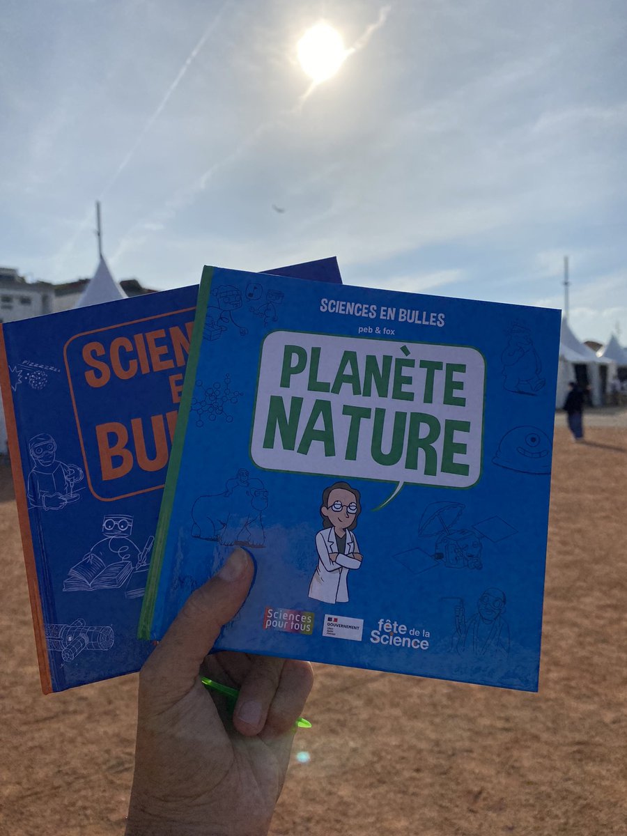 IsaCsti's tweet photo. Merci au village des sciences de la Seyne sur mer pour ces livres à l’occasion de la fête de la science. Ravie de voir que @Univ_St_Etienne à rejoint l’aventure ! Poke @CSTI_UJM @ThierryBrassac @GulliverScience et @NicolasBeck4 👏👏👏👏 https://t.co/BjHlf3um5O