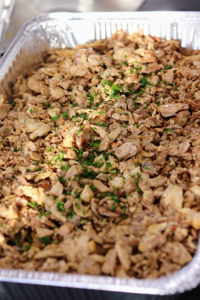 ShawarmaBabaz's tweet photo. Have you ever wondered what 3kg of Babaz Chicken Shawarma looked like? Wonder no more! This is the serving you receive in our Jumbo Party Platter along with 3 sides and sauces of your choice. This feast easily satisfies 5-8 people! Order yours online!
#Babaz #ldnont #shawarma https://t.co/NF6e9aREnv