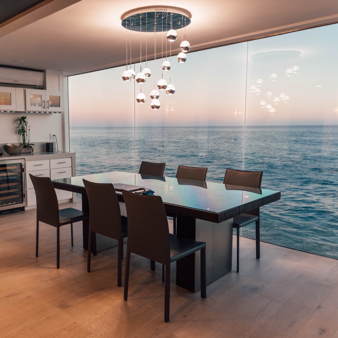 House_Tipster's tweet photo. Imagine having a view like this for every meal ๐๐ of every single day. ๐
It's such a glamorous dining room!
#diningroomdecor #diningroomtrends #diningroomideas #diningroomdesigns #interiordeco #interiordesigns #interiortrends #interiorideas #oceansideview #glamorous https://t.co/TnI6JHg6zn