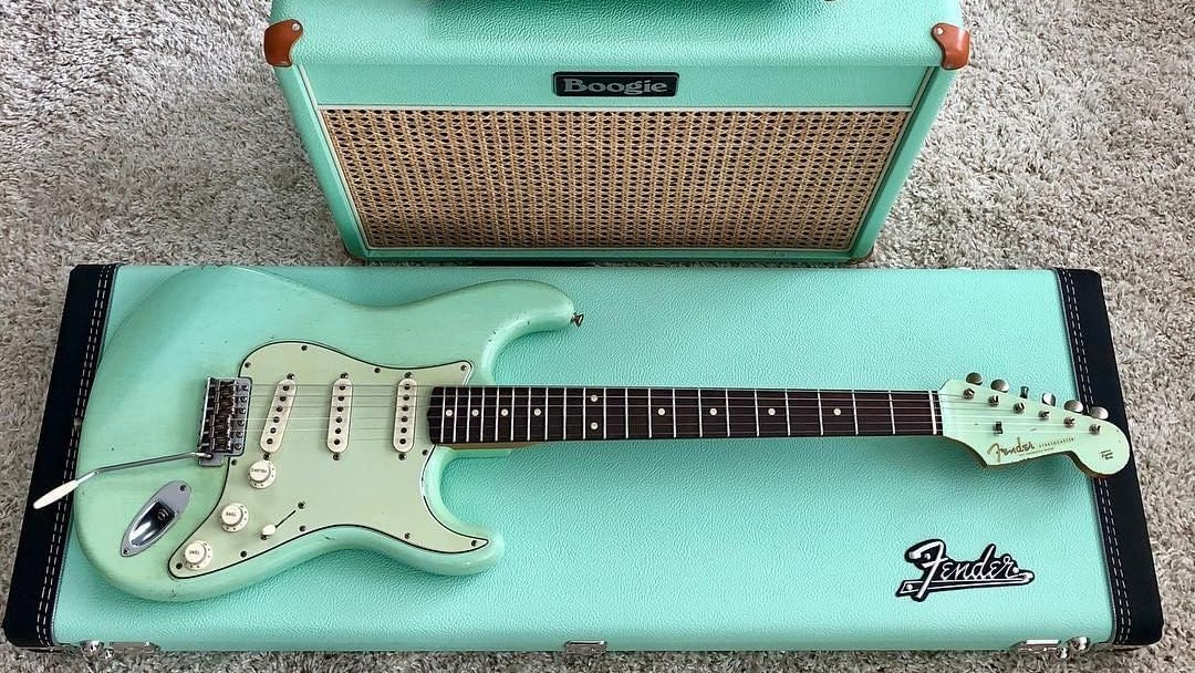 muerdekeroyo's tweet photo. #Straturday Fender Masterbuilt Dale Wilson Strat Surf Green #guitar @Fender #Stratocaster #surfgreen https://t.co/7A6NtHo9pa