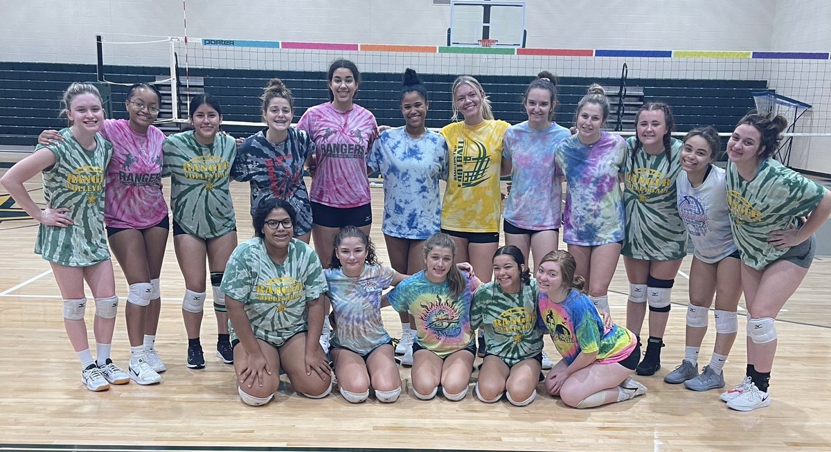 HTVolleyball's tweet photo. Terrific Tie dye at our Saturday morning practice!!! ππππ₯#htvolleyball #bigweekahead https://t.co/YvByCfYoA9