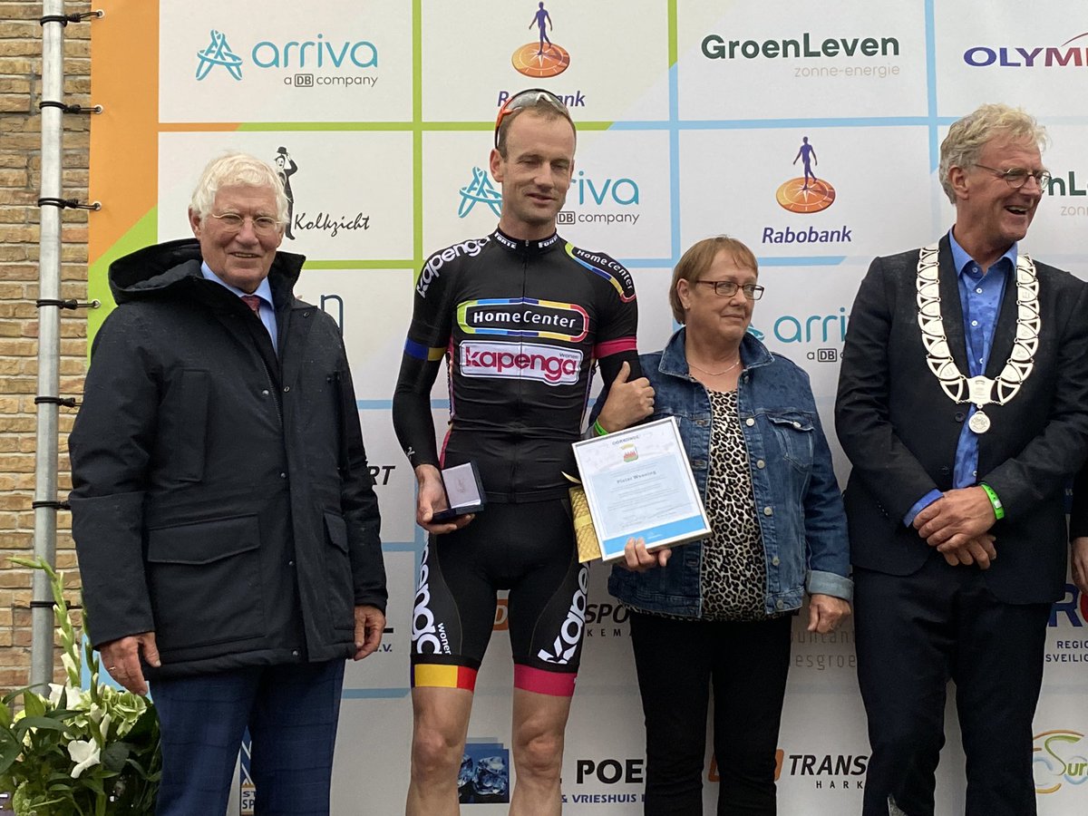 Als dank voor al zijn prestaties mag Pieter Weening zich vanaf nu ereburger van de gemeente <a href="/achtkarspelen/">gemeente Achtkarspelen</a> noemen. #surhuisterveen2021