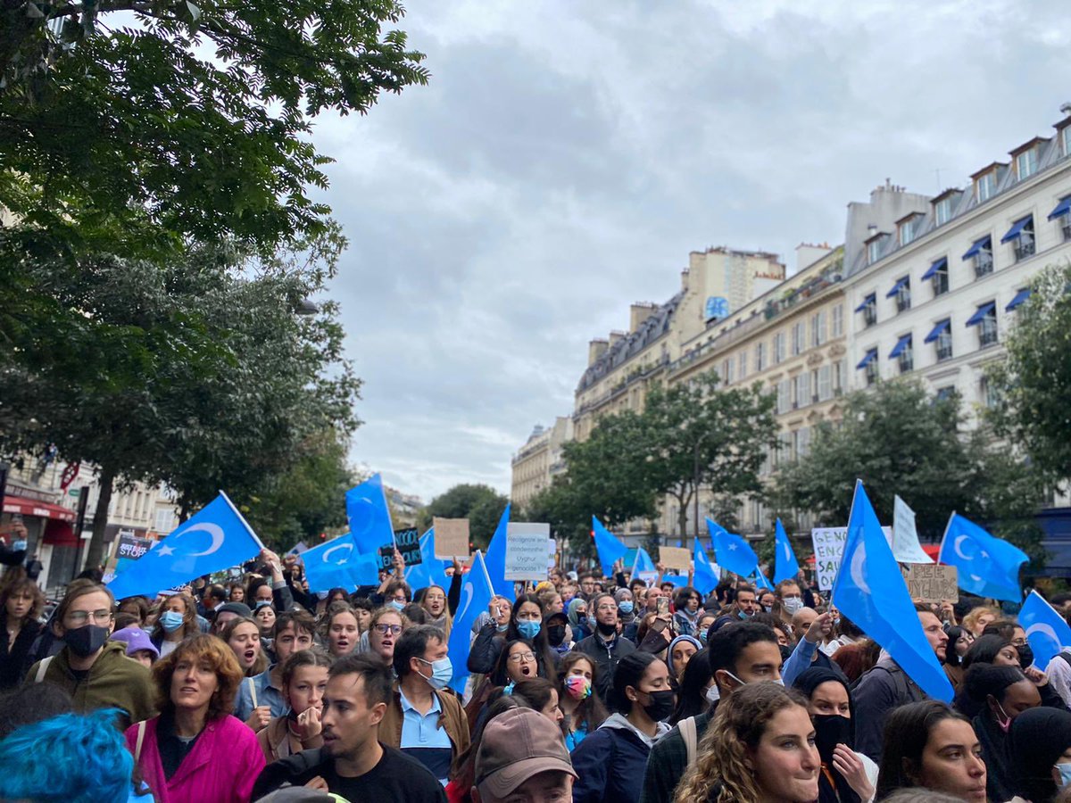 Les_Repliques tweet picture