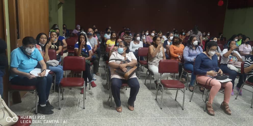leoalvacabrera's tweet photo. Sostuvimos un excelente Encuentro con el equipo de Gestión Educativa, personal Directivo del municipio Zamora brindándole las Orientaciones ministeriales para el regreso a clases seguro y progresivo 2021-2022. #VacunateContraLaCovid19 @NicolasMaduro @_LaAvanzadora @MPPEDUCACION https://t.co/u33qikwKGW