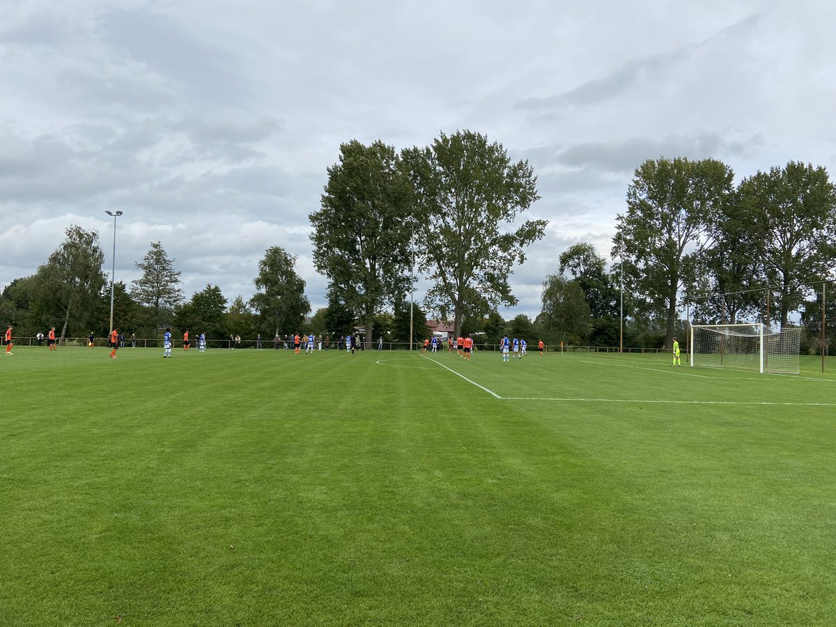 hmostendorp's tweet photo. Na een fijne 0-3 overwinning in Oss gisterenavond met een geweldige steun van een uitverkocht uitvak, vandaag de hele dag ontspannen langs de lijn gestaan bij @DeGraafschapJO. #SamenD’ran 💪🙏 https://t.co/1nxRaV0jk5