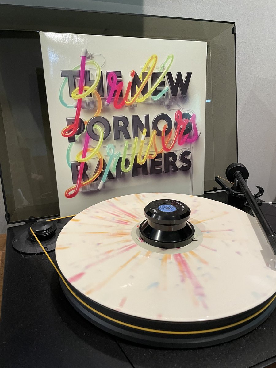 Fidoz's tweet photo. College Football Spinning. The New Pornographers- Brill Bruisers. 2014. #nowplaying #vinyl #records #nowspinning #nowplaying #vinylcommunity #recordcollector #vinylcollection #newpornographers #nekocase #acnewman https://t.co/CtuZ4WQmn6