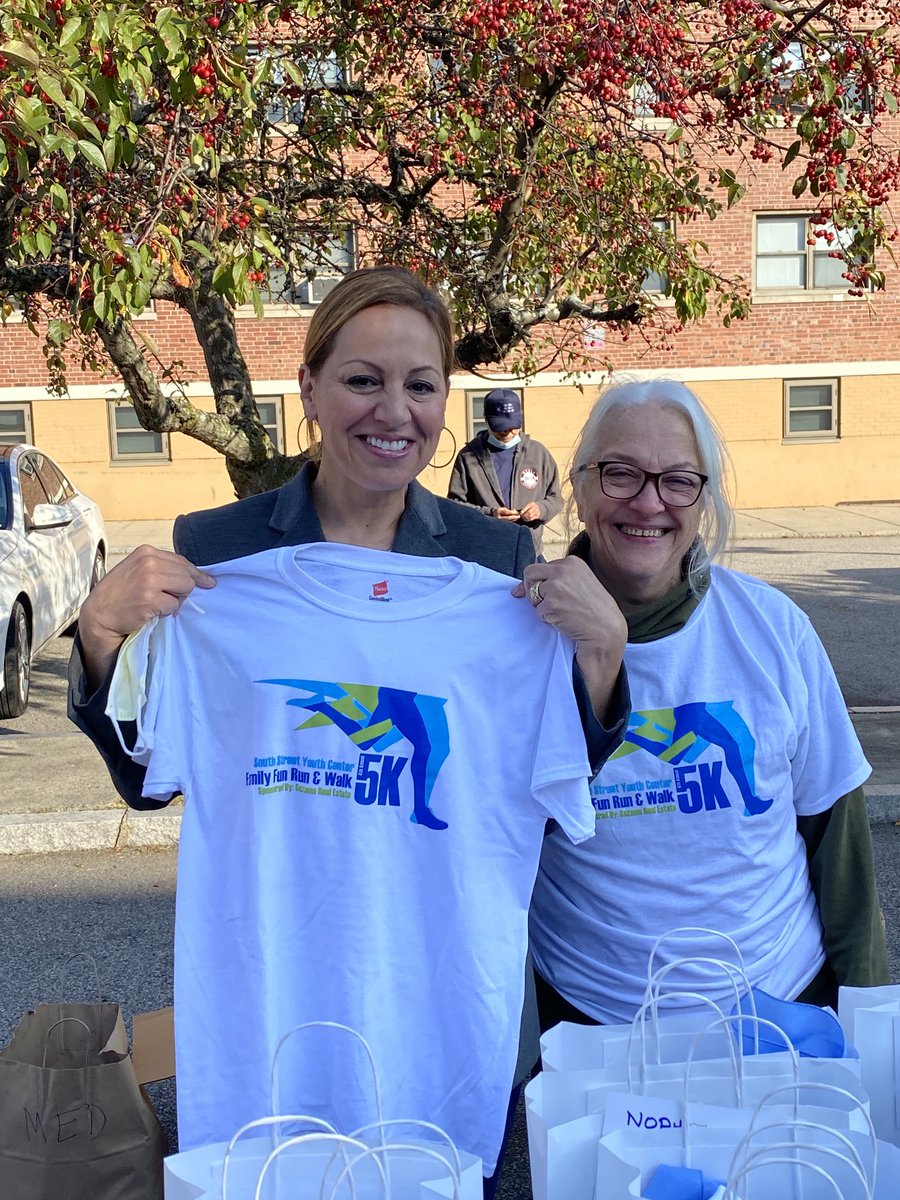 MaryTamerBoston's tweet photo. A perfect fall Saturday in #District6 that began with the 4th annual Family Fun Run at the South Street Youth Center in #JamaicaPlain then soccer and flag football in #WestRoxbury. I even saw #TeamTamer Vikings on the field! #bospoli #youthsports https://t.co/VNNW9G3HXg