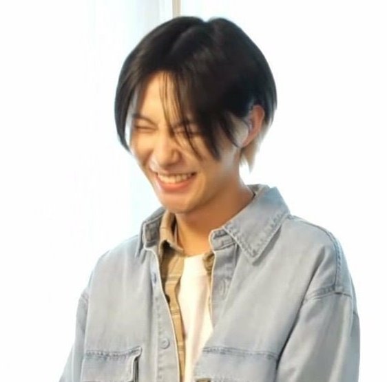 mfaljen's tweet photo. when then quality is 144p but you're huang renjun https://t.co/S546524iPq
