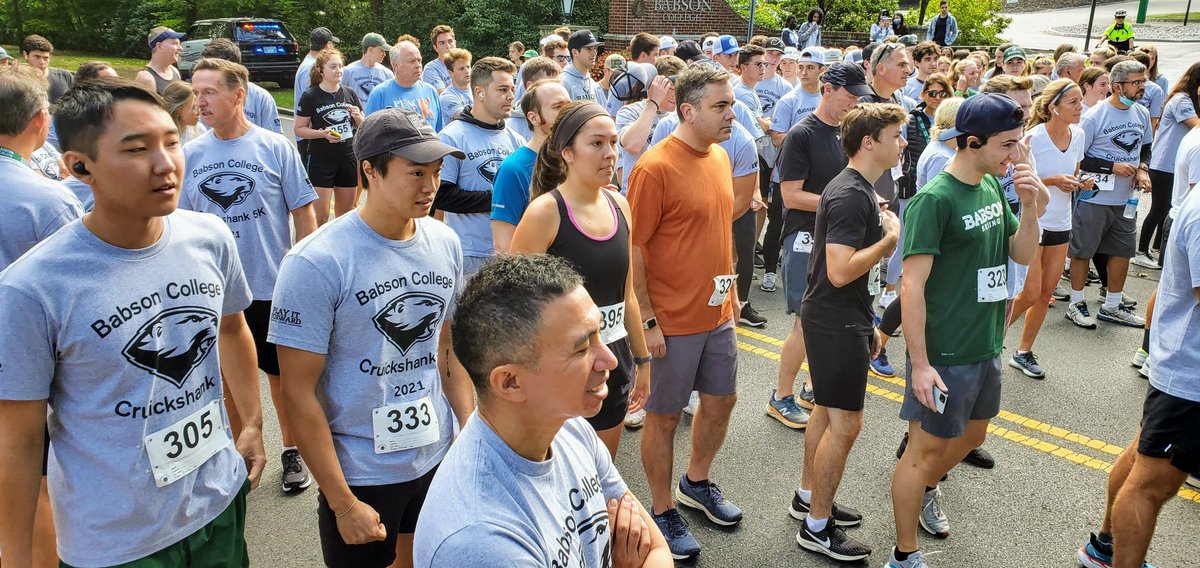 DeanRMajor's tweet photo. A great morning at the Cruickshank 5K Race for Shelter. A nice turnout for a great cause! #Babson #BacktoBabson @babsonalumni @BabsonAthletics @babson_ose @LewisInstitute https://t.co/GU7UK5oNum