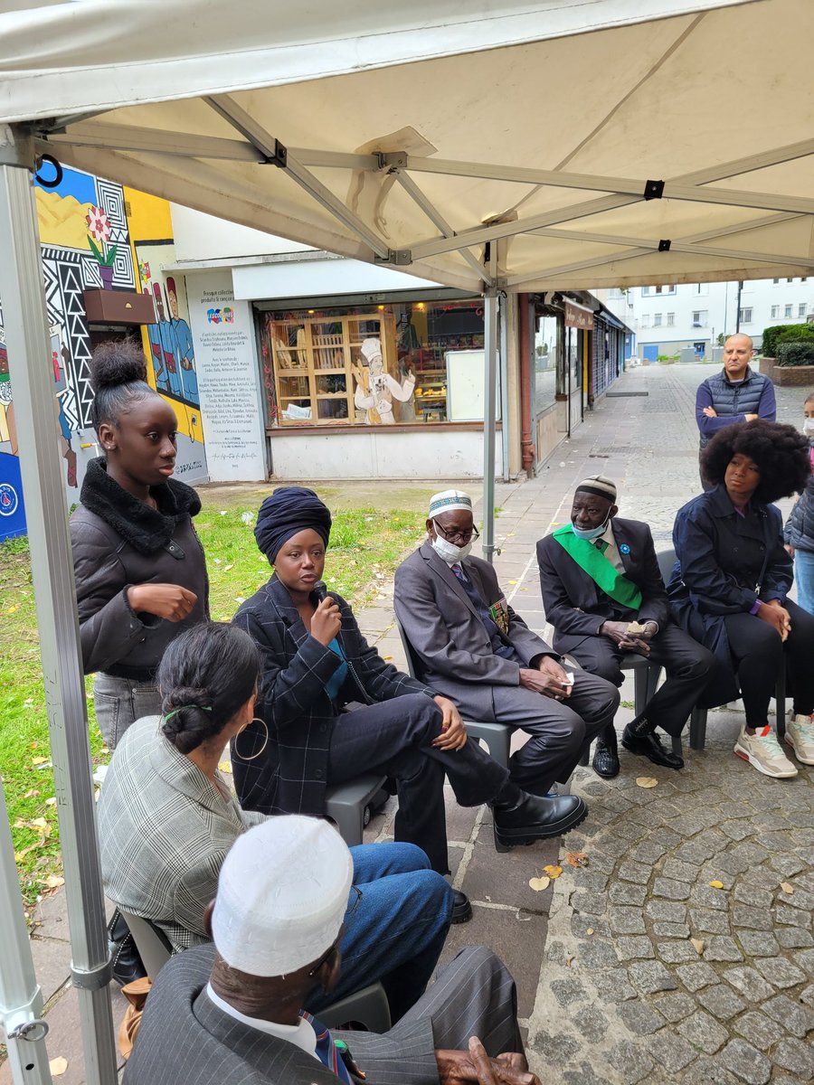 laveritepradama's tweet photo. À Montreuil dans le quartier des Morillons pour l'inauguration d'une fresque magnifique de l'association Les Cousines. Cette fresque réalisée avec les enfants qui représente le combat des Tirailleurs Sénégalais, des femmes de chambre, le combat Adama, la Palestine, Rosa Parks... https://t.co/NAfLyVF16e