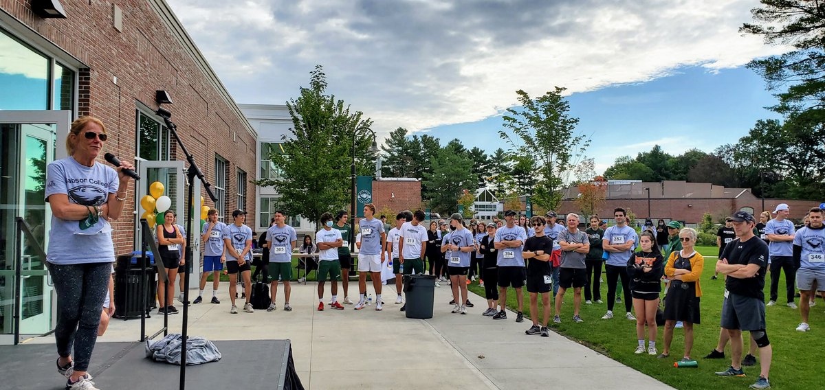 DeanRMajor's tweet photo. A great morning at the Cruickshank 5K Race for Shelter. A nice turnout for a great cause! #Babson #BacktoBabson @babsonalumni @BabsonAthletics @babson_ose @LewisInstitute https://t.co/GU7UK5oNum
