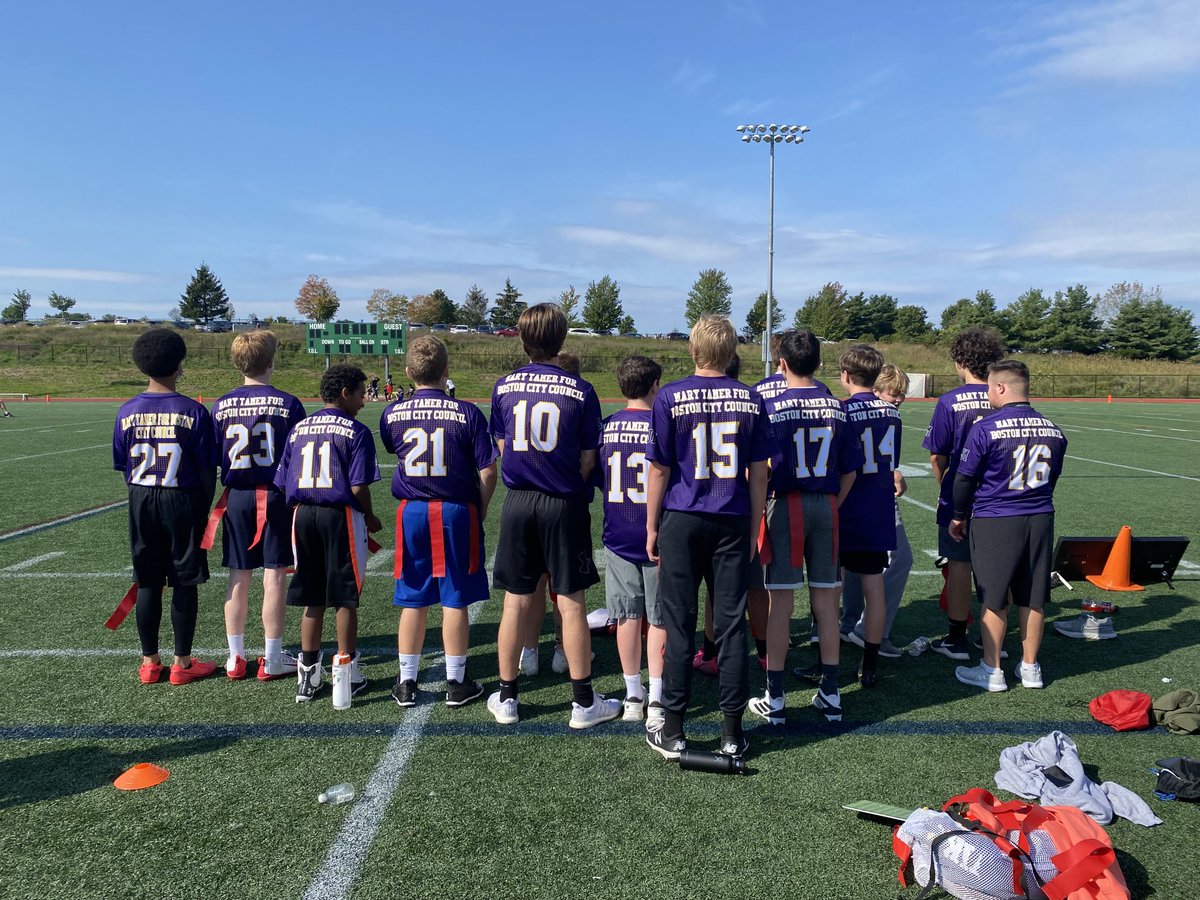 MaryTamerBoston's tweet photo. A perfect fall Saturday in #District6 that began with the 4th annual Family Fun Run at the South Street Youth Center in #JamaicaPlain then soccer and flag football in #WestRoxbury. I even saw #TeamTamer Vikings on the field! #bospoli #youthsports https://t.co/VNNW9G3HXg