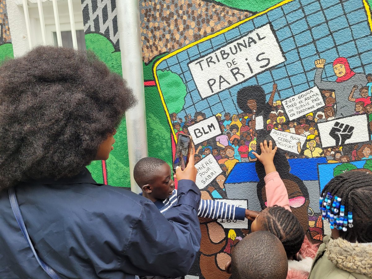 laveritepradama's tweet photo. À Montreuil dans le quartier des Morillons pour l'inauguration d'une fresque magnifique de l'association Les Cousines. Cette fresque réalisée avec les enfants qui représente le combat des Tirailleurs Sénégalais, des femmes de chambre, le combat Adama, la Palestine, Rosa Parks... https://t.co/NAfLyVF16e