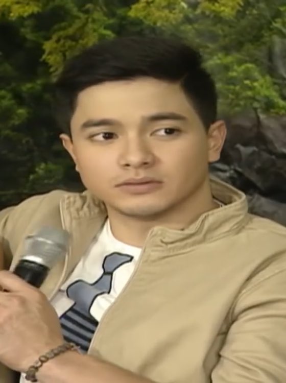 ForeverFunny_24's tweet photo. Paps @aldenrichards02 kapatid mo ba si Aga??? Pa-Aga muhlach ka na dito ah👀

#AldenRichards https://t.co/FfWmiw4RqE