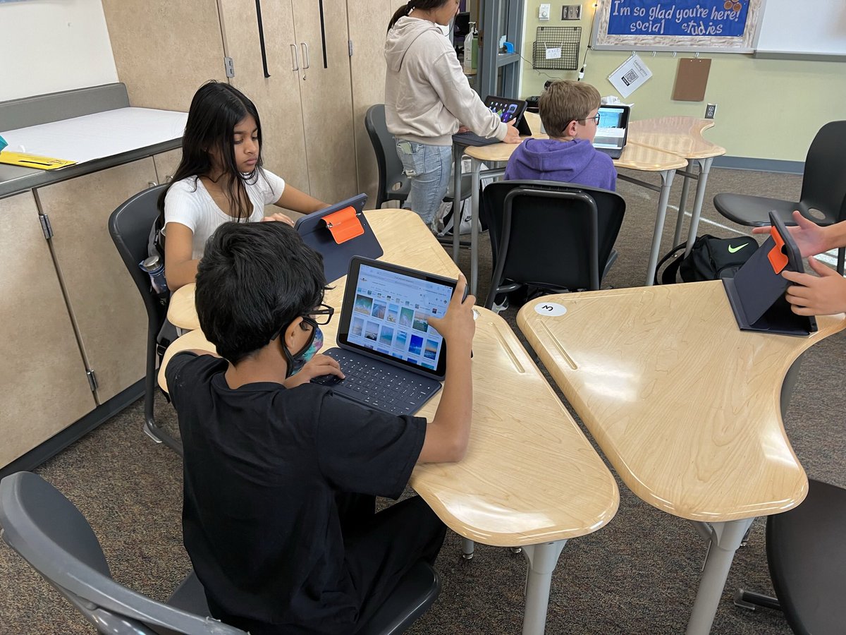 degroote44's tweet photo. Yesterday we got ready for our Amazing Race activity in 6th Social Studies. Ss practiced creating photos with instant alpha in #keynote! They are ready for the green screen station! @AppleEDU #everyonecancreate #SMSWaukee https://t.co/phw15lWUVJ
