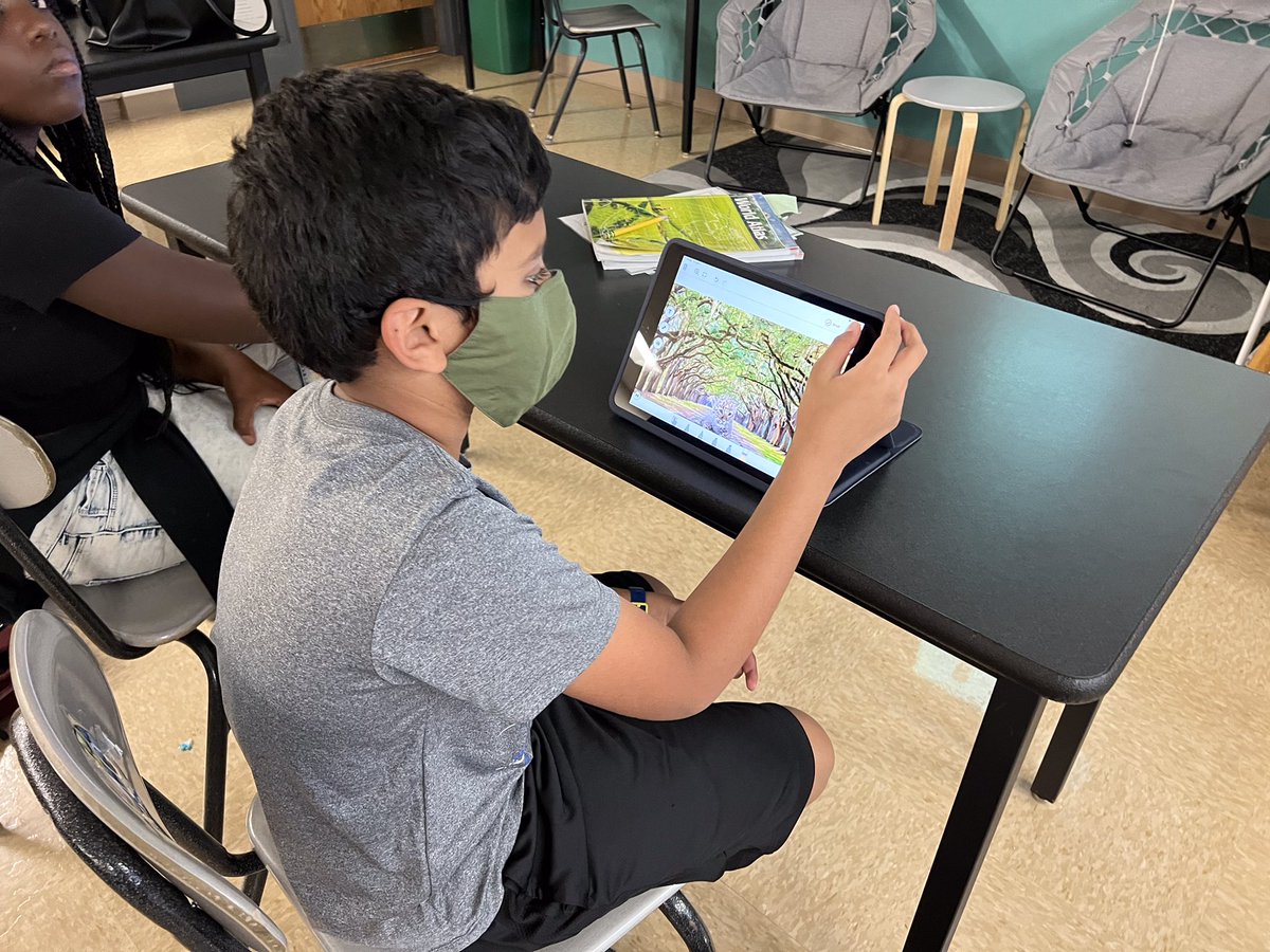 degroote44's tweet photo. Yesterday we got ready for our Amazing Race activity in 6th Social Studies. Ss practiced creating photos with instant alpha in #keynote! They are ready for the green screen station! @AppleEDU #everyonecancreate #SMSWaukee https://t.co/phw15lWUVJ