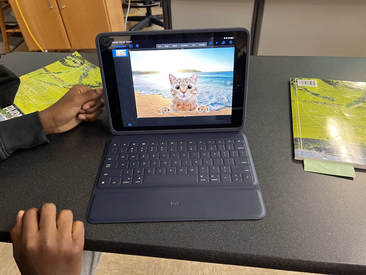 degroote44's tweet photo. Yesterday we got ready for our Amazing Race activity in 6th Social Studies. Ss practiced creating photos with instant alpha in #keynote! They are ready for the green screen station! @AppleEDU #everyonecancreate #SMSWaukee https://t.co/phw15lWUVJ