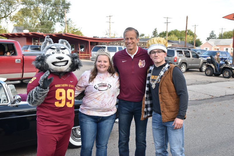 LeaderJohnThune's tweet photo. Spirits were high at @NorthernStateU #GypsyDays Parade today. #WolvesNation was out in full force to enjoy the great weather and support their teams. Go Wolves! https://t.co/GdCs32PEk3