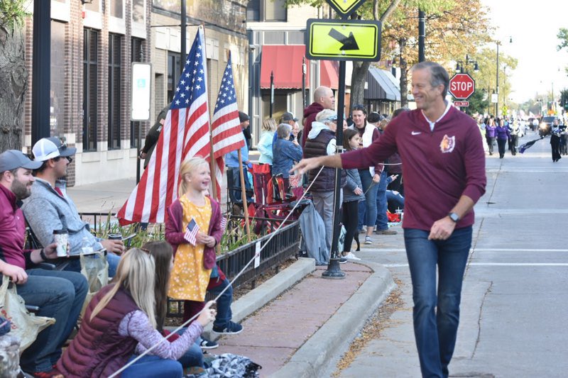 LeaderJohnThune's tweet photo. Spirits were high at @NorthernStateU #GypsyDays Parade today. #WolvesNation was out in full force to enjoy the great weather and support their teams. Go Wolves! https://t.co/GdCs32PEk3