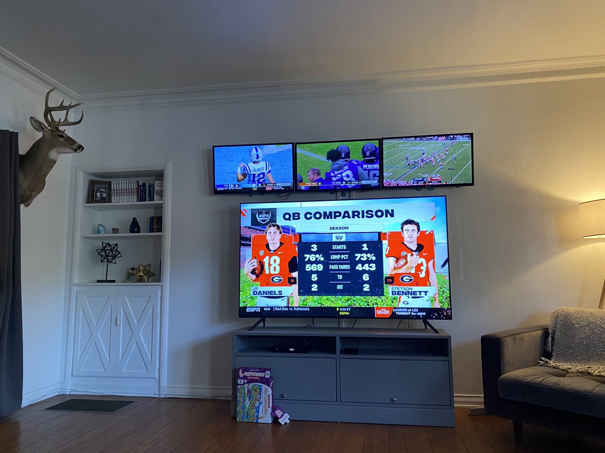 RyanDLeaf's tweet photo. First weekend off… well kind of!! @ESPNCFB #saturdaysinthefall https://t.co/pdkDGnqhkd