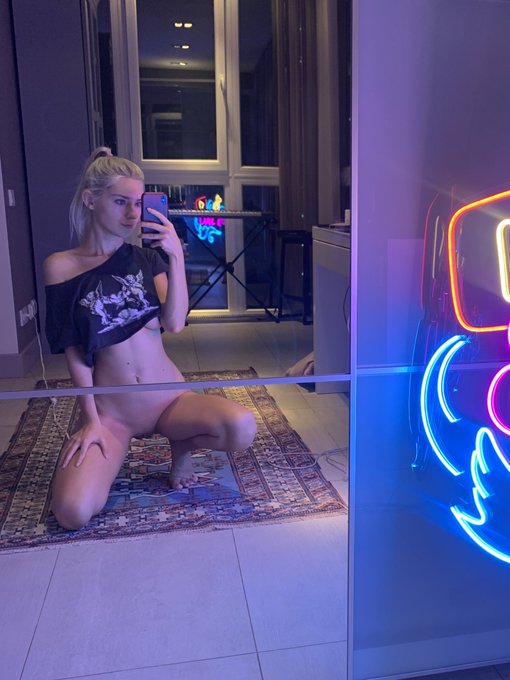 Bottomless girls are my new fetish 😍  Reach me on https://t.co/15F2JSpnDR and I will send you more 🤗