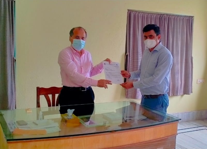 sanjaybpi's tweet photo. @adhirrcinc @kanhaiyakumar @RahulGandhi
We convey our gratitude to Sri Adhir Ranjan Chowdhury,opposition leader in Lok Sabha &amp; President Pradesh Congress Committee for his having consented to our invitation to remain present in our Meeting of Bank Officers at Berhampore on 3rdOct https://t.co/PrVEqdfZBq