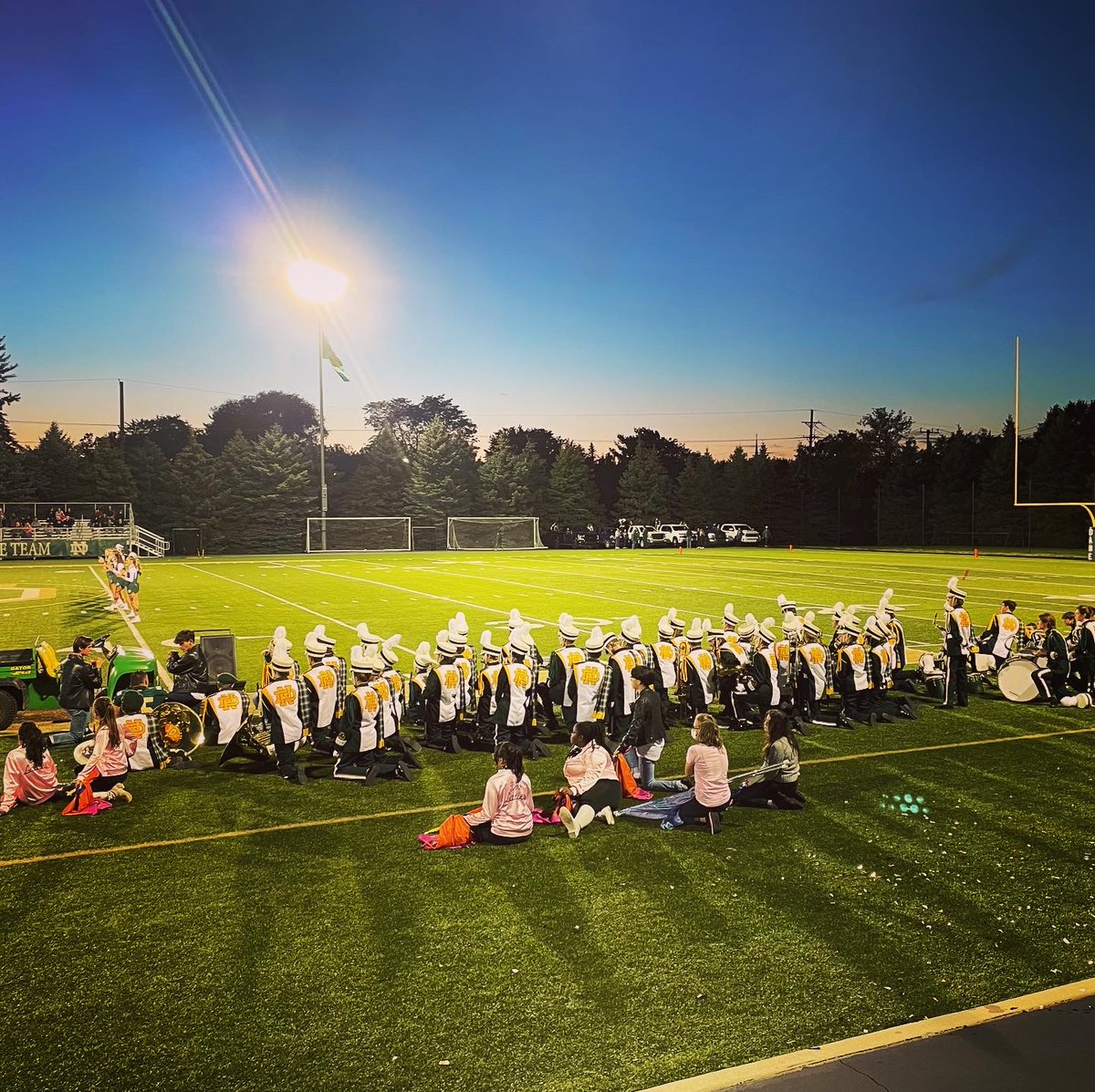 NDPBands's tweet photo. Homecoming 2021 Game 09.24.2021   Notre  Dame  vs  Divine  Child  goirish☘️ #gogreen #greasedlightning #ndpmarchingband2021 #fightingirish @NDPMA https://t.co/8Z1yhuepnq