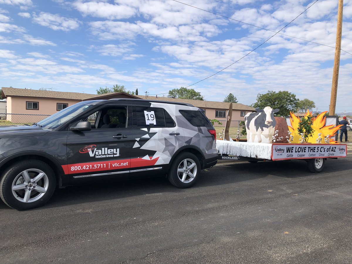 Valley_TeleCom's tweet photo. It’s Rex Allen Days parade time!
#rexallendays
#ILoveYouArizona https://t.co/xuUBjMzSdz